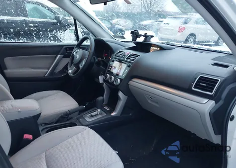 2018 Subaru Forester 2.5I Premium z USA, uszkodzony, nr VIN JF2SJAEC2JH599440